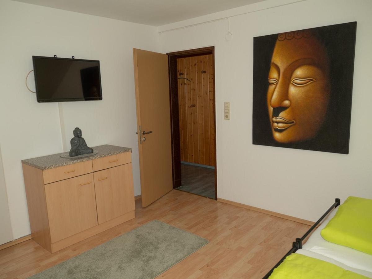 Ferienwohnungen Hirschen Lottstetten エクステリア 写真